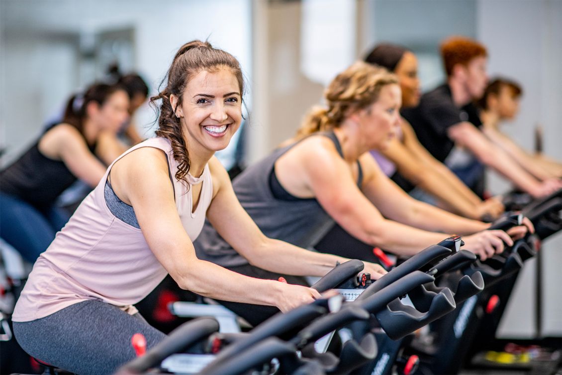 gruppo ragazze mentre si allenano sul tapis roulant palestra Wellness sport di Teramo